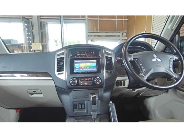 MITSUBISHI PAJERO 2014