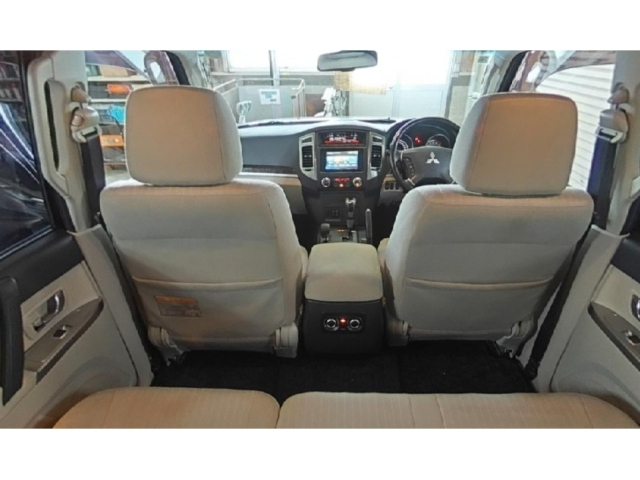 MITSUBISHI PAJERO 2014