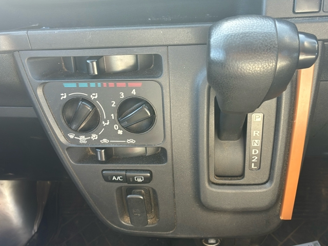 DAIHATSU HIJET VAN 2019