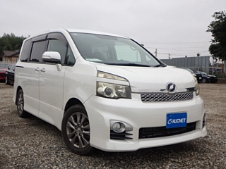TOYOTA VOXY 2011