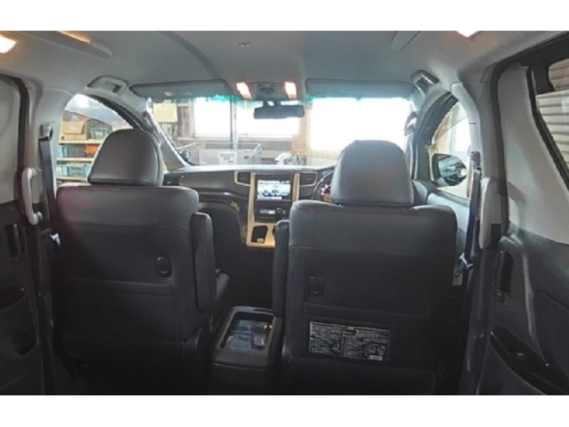 TOYOTA VELLFIRE 2013