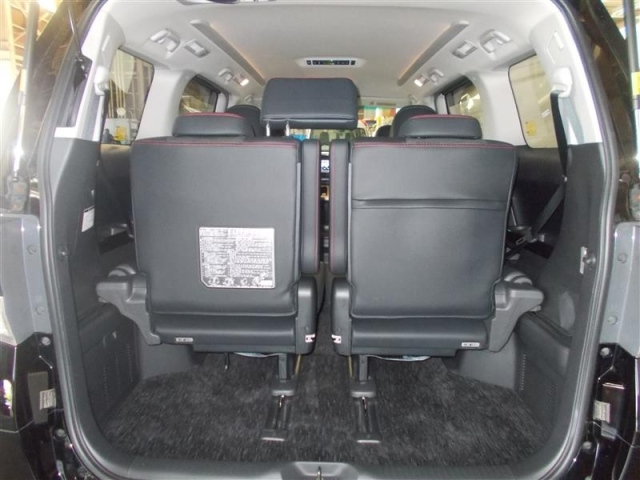 TOYOTA VELLFIRE 2013