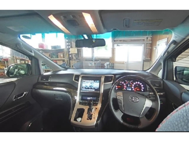 TOYOTA VELLFIRE 2013