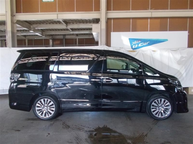 TOYOTA VELLFIRE 2013