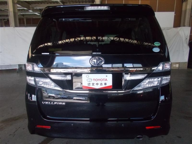TOYOTA VELLFIRE 2013