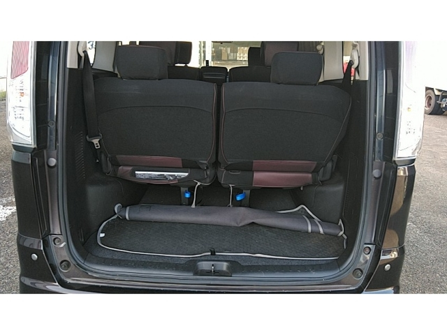NISSAN SERENA 2011