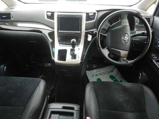 TOYOTA VELLFIRE 2013