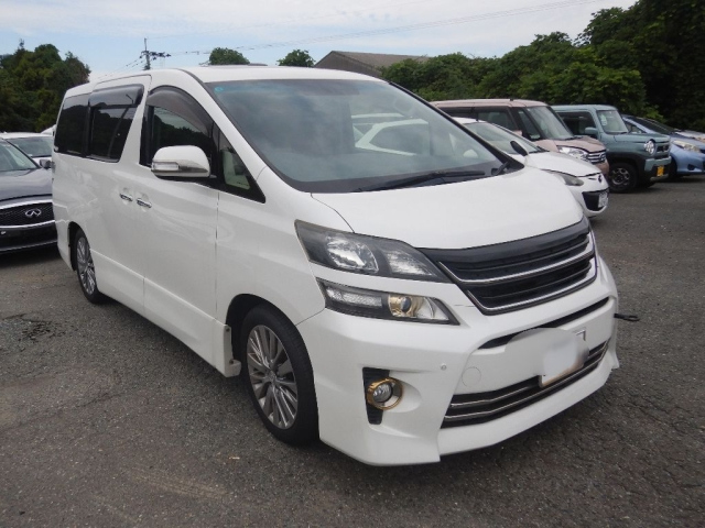 TOYOTA VELLFIRE 2013