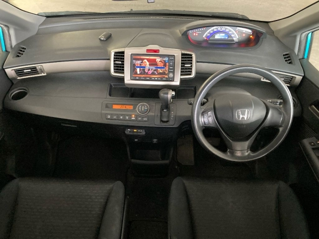 HONDA FREED 2011