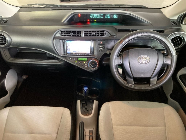 TOYOTA AQUA 2012