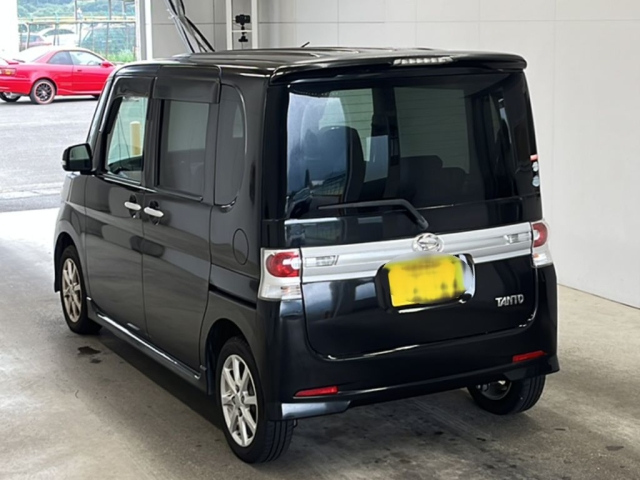 DAIHATSU TANTO 2010