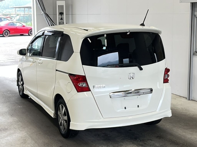 HONDA FREED 2010
