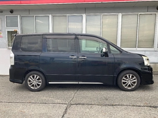 TOYOTA VOXY 2013