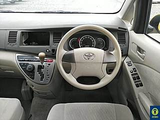 TOYOTA ISIS 2009