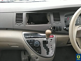 TOYOTA ISIS 2009
