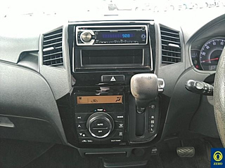 NISSAN ROOX 2011
