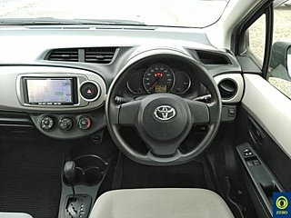 TOYOTA VITZ 2012