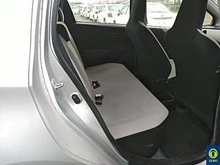 TOYOTA VITZ 2012