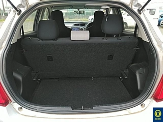 TOYOTA VITZ 2012