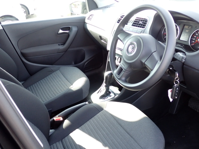 VOLKSWAGEN POLO 2011