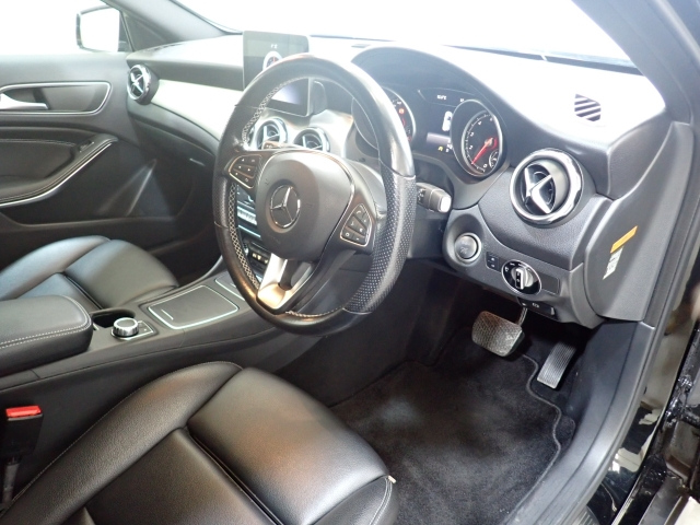 MERCEDES BENZ GLA CLASS 2019