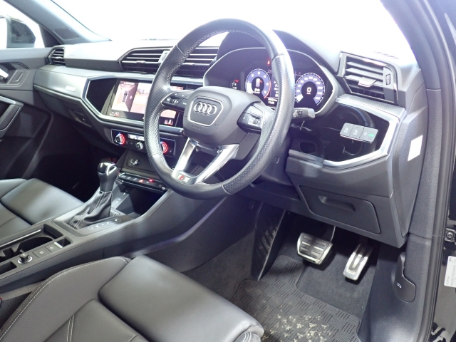 AUDI Q3 2021