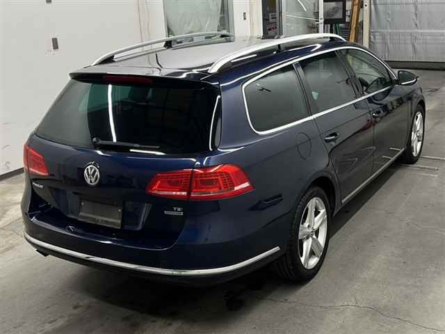 VOLKSWAGEN PASSAT VARIANT 2011