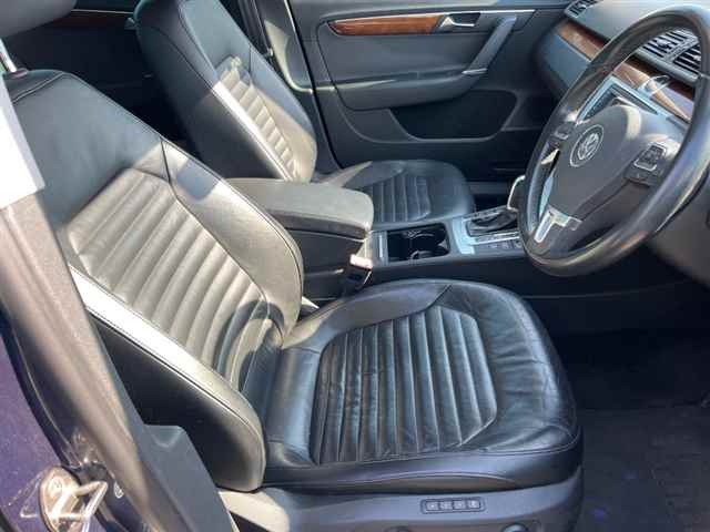 VOLKSWAGEN PASSAT VARIANT 2011