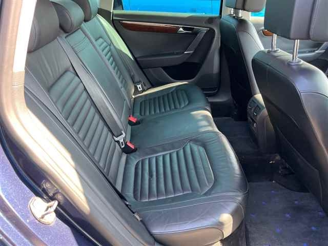 VOLKSWAGEN PASSAT VARIANT 2011