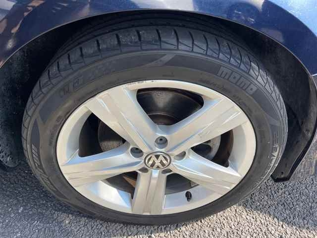 VOLKSWAGEN PASSAT VARIANT 2011