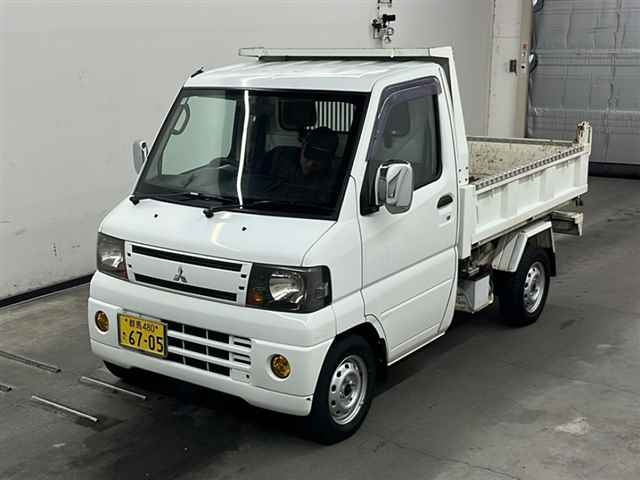 MITSUBISHI MINICAB TRUCK 2011