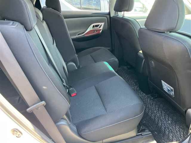 TOYOTA MARK X ZIO 2010