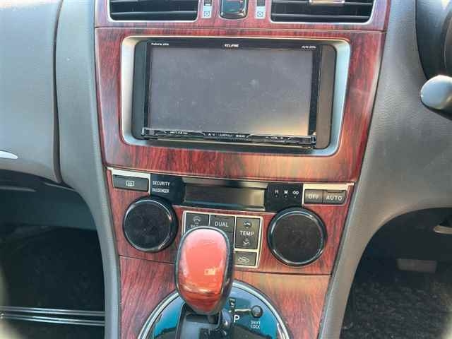 TOYOTA MARK X ZIO 2010