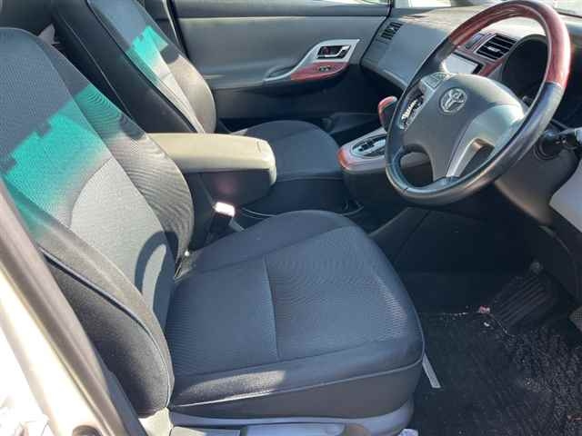 TOYOTA MARK X ZIO 2010