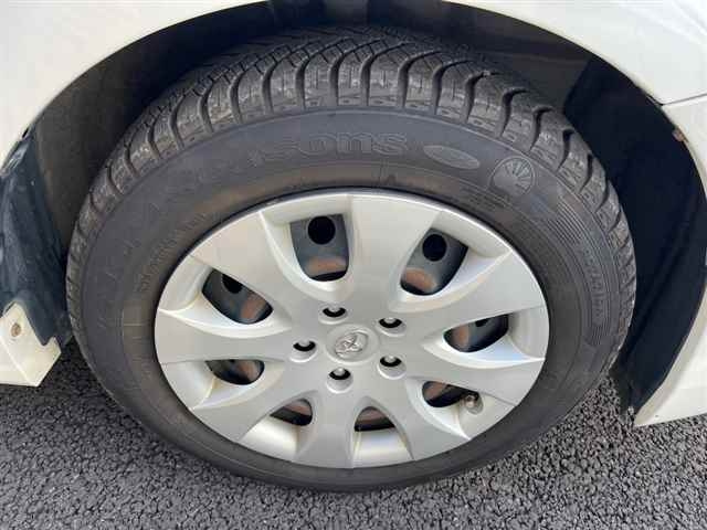 TOYOTA PRIUS ALPHA 2013