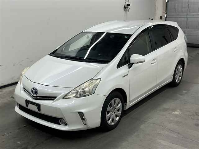 TOYOTA PRIUS ALPHA 2013