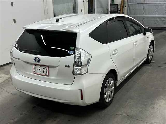 TOYOTA PRIUS ALPHA 2013