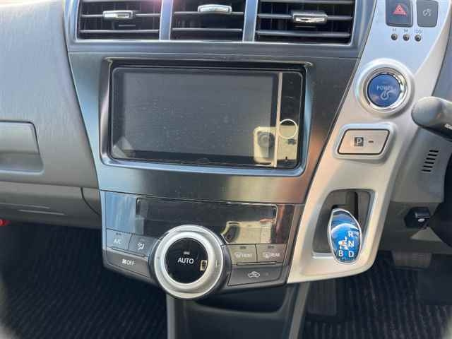 TOYOTA PRIUS ALPHA 2013