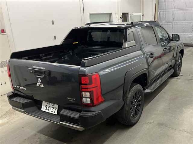 MITSUBISHI TRITON 2025