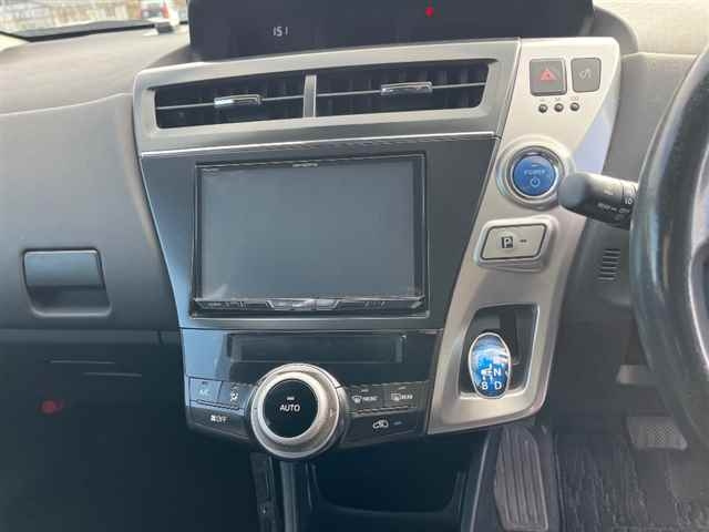 TOYOTA PRIUS ALPHA 2015