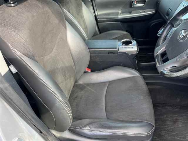 TOYOTA PRIUS ALPHA 2015