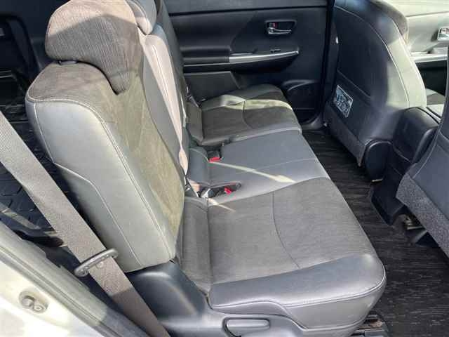 TOYOTA PRIUS ALPHA 2015