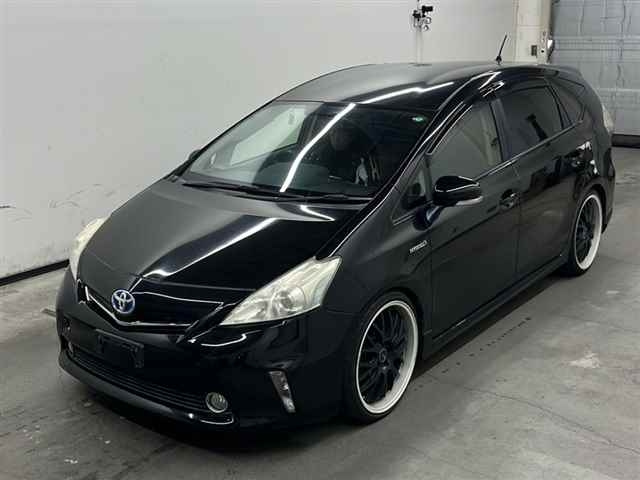 TOYOTA PRIUS ALPHA 2011
