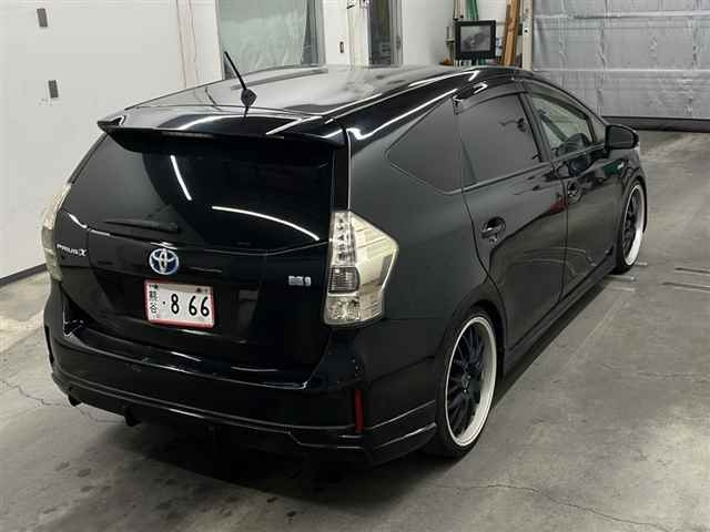 TOYOTA PRIUS ALPHA 2011