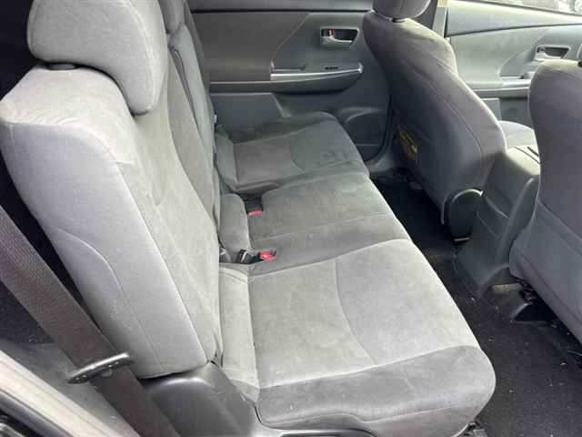 TOYOTA PRIUS ALPHA 2011