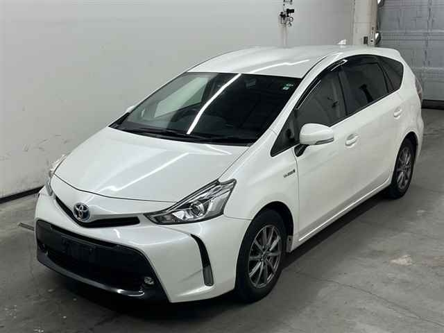 TOYOTA PRIUS ALPHA 2015