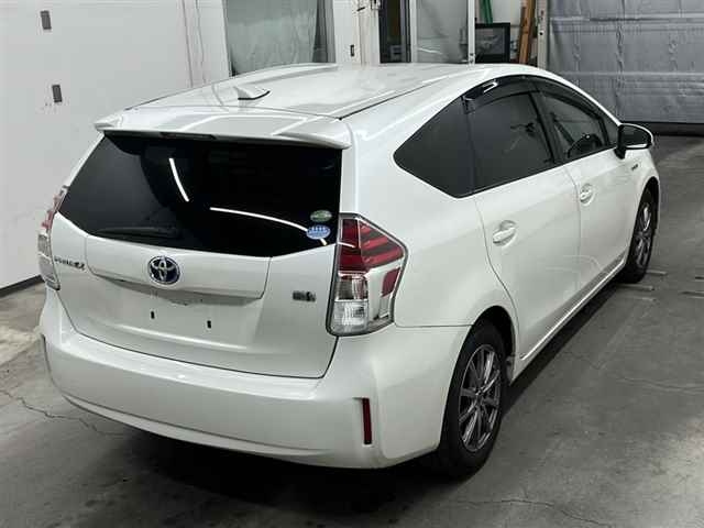 TOYOTA PRIUS ALPHA 2015