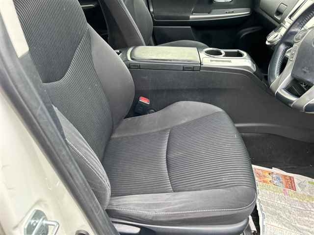 TOYOTA PRIUS ALPHA 2015