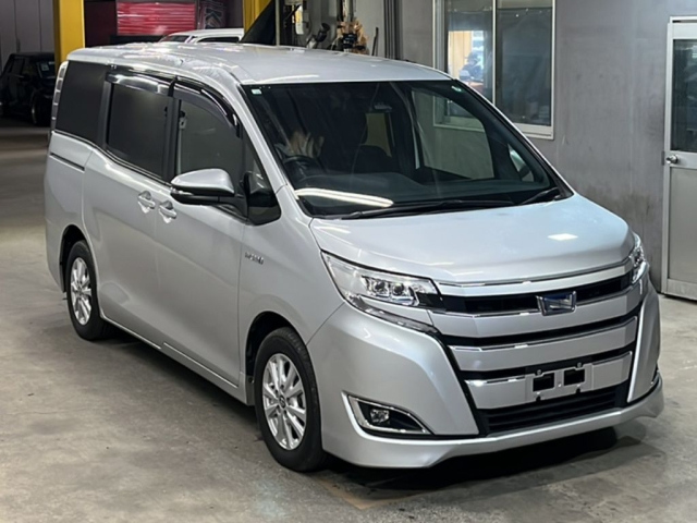 TOYOTA NOAH 2018