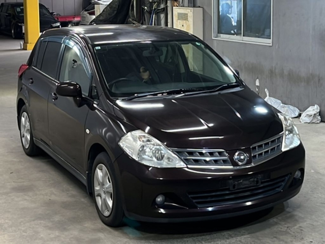 NISSAN TIIDA 2011